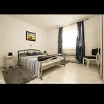 Studio Apartment Luna